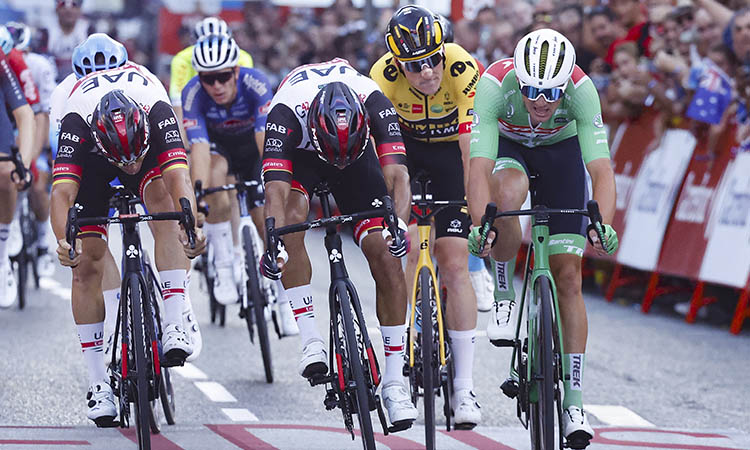 Sprint de Juan Sebastián Molano en la etapa 21 de la Vuelta a España 2022