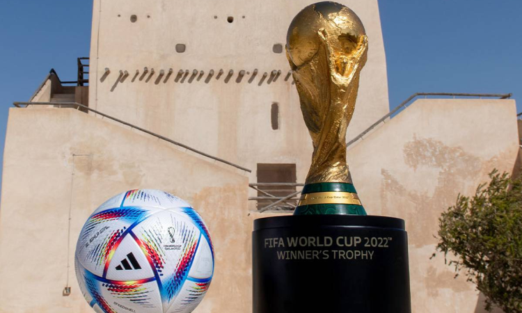 Trofeo y balón de la Copa Mundo
