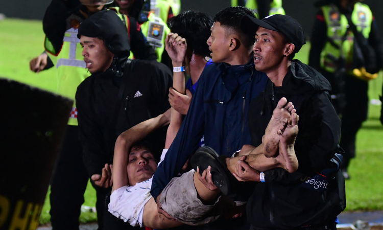 Heridos partido de fútbol en Indonesia