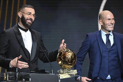 El futbolista Karim Benzema se quedó con el Balón de Oro 2022