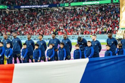 La Federación Francesa de Fútbol anunció que demandará a las personas que lanzaron insultos racistas contra sus jugadores