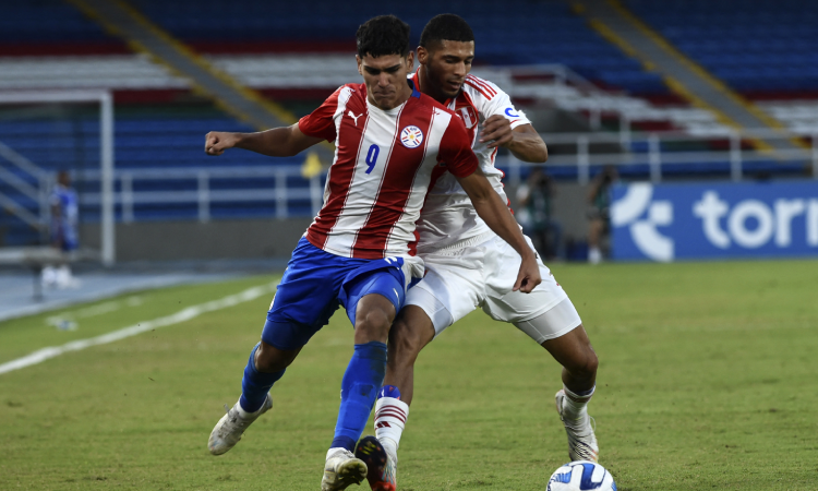 Jugadores de Perú y Paraguay