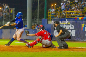 Vaqueros de Montería ganó y volvió a liderar el playoff final