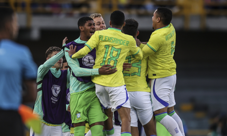 Brasil y Uruguay ganaron y aseguraron su cupo al Mundial