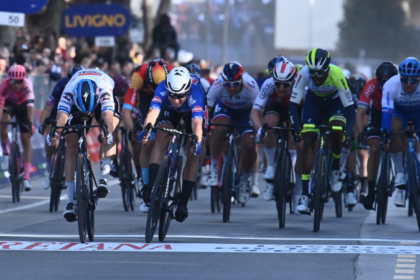 Ciclistas en el Tirreno- Adriático 2023