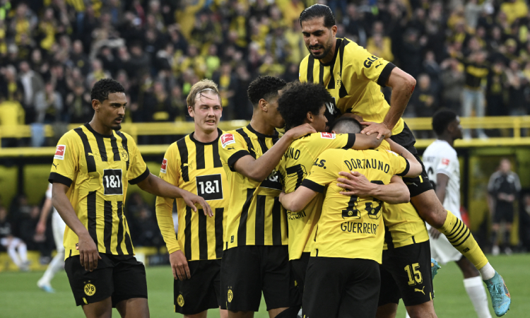 Dortmund aplastó al Frankfurt de Borré y es líder de la Bundesliga