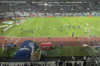 Hinchas del Once Caldas invadieron la cancha del Palogrande