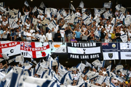 Jugadores del Tottenham reembolsarán dinero de entradas a sus aficionados