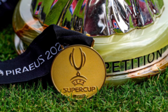 Trofeo y medalla UEFA Supercup
