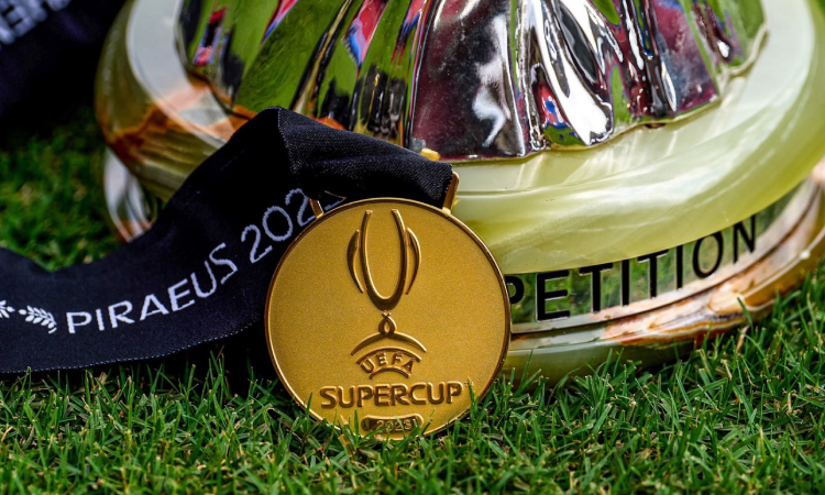 Trofeo y medalla UEFA Supercup