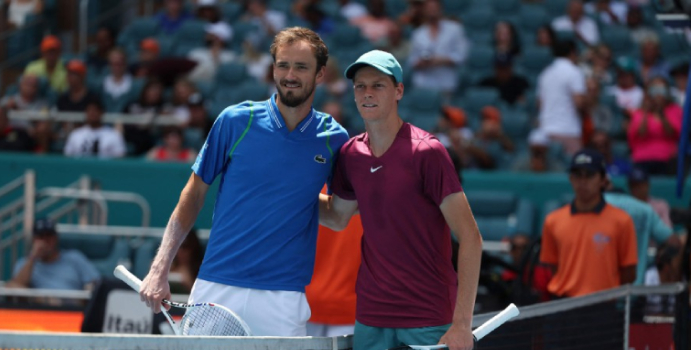 Sinner vence Alcaraz e vai à final do ATP 500 de Pequim contra Medvedev -  Folha PE