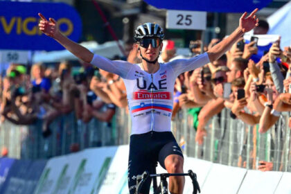 Tadej Pogacar conquista el Giro de Lombardía por tercera vez consecutiva