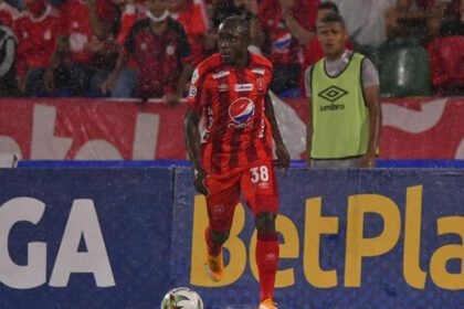 Atlético Bucaramanga oficializó el fichaje de Joider Micolta