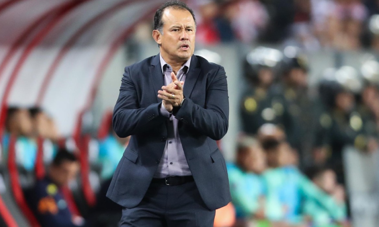 Juan Reynoso dejó el cargo de seleccionador de Perú