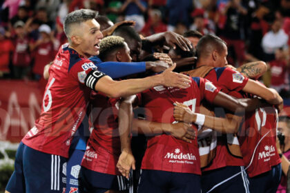 Medellín goleó y eliminó a Atlético Nacional