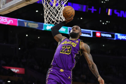 Lakers disfrutan del 'show' de LeBron y Russell y Jokic brilla con 42 puntos