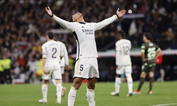 Real Madrid goleó al Girona en el Bernabéu y sentencia La Liga
