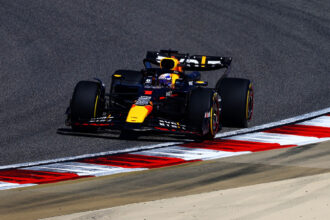 Verstappen domina la primera jornada de ensayos de pretemporada de F1