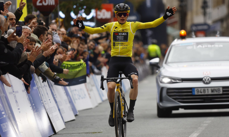 Vingegaard repite triunfo de etapa y es más líder en O Gran Camiño