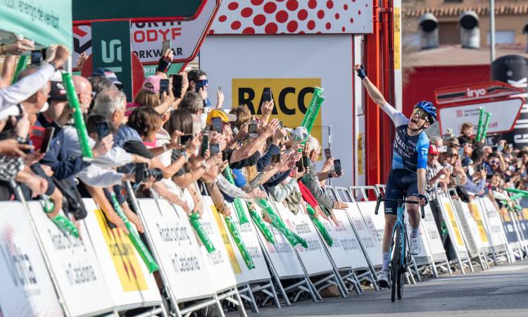Etapa 1 Vuelta a Cataluña: Nick Schultz derrotó a Pogacar