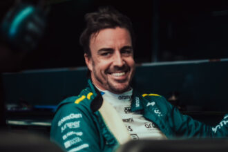 Fernando Alonso renueva con Aston Martin