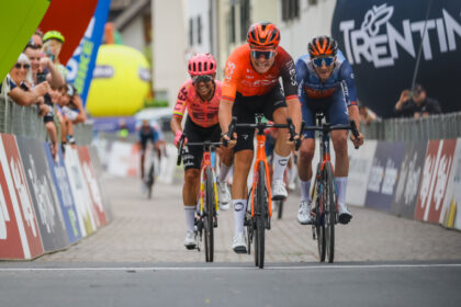 Tobias Foss gana la primera etapa del Tour de los Alpes; Chaves fue tercero