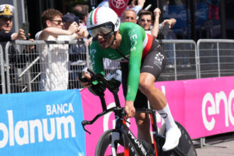 Filippo Ganna vence en la contrarreloj de la etapa 14 del Giro de Italia