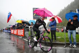 Problemas para el inicio y recorte en la etapa 16 del Giro de Italia
