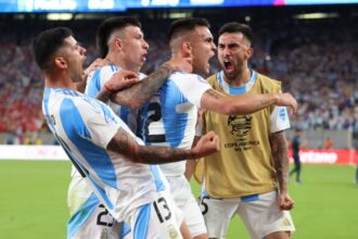 Argentina sufrió pero le ganó agónicamente a Chile