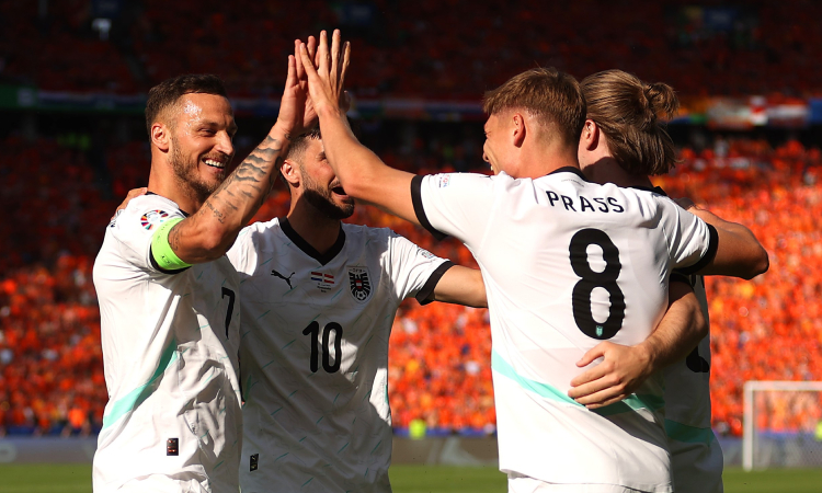 Austria sorprende a Países Bajos y avanza como líder a octavos de la Eurocopa