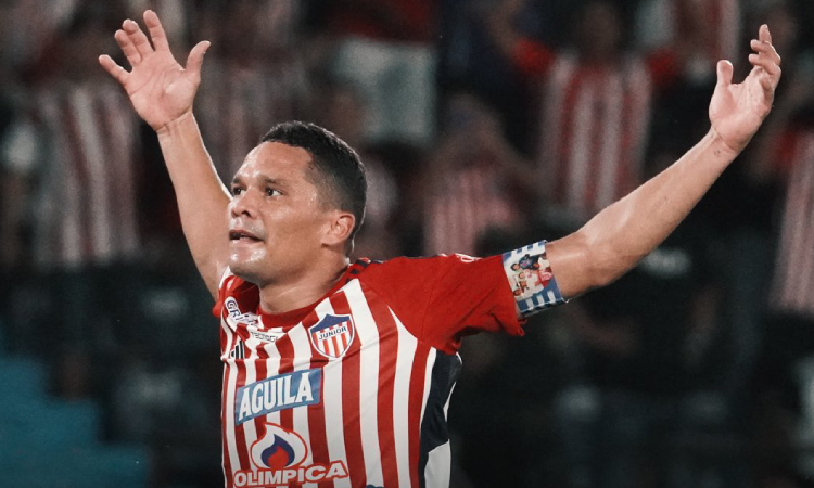 Carlos Bacca habría renovado con Junior por un año más