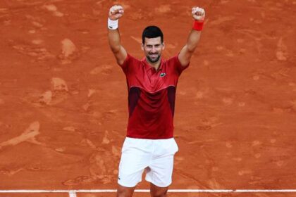 Djokovic remonta pero se lesiona en Roland Garros