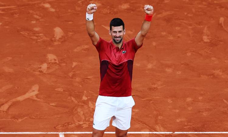 Djokovic remonta pero se lesiona en Roland Garros