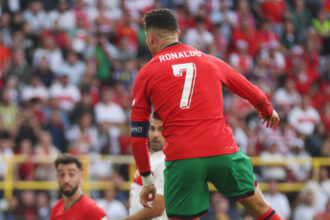 Portugal acelera en el infierno turco y va a los octavos de la Eurocopa
