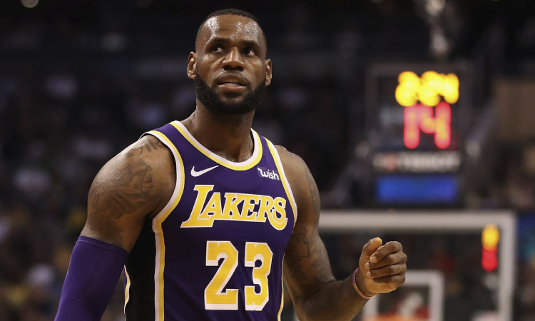 LeBron James renovará con Lakers por dos temporadas más