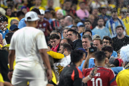 Una pelea en las gradas empaña el final del Colombia-Uruguay