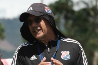 Alfredo Arias no es más el entrenador del Medellín