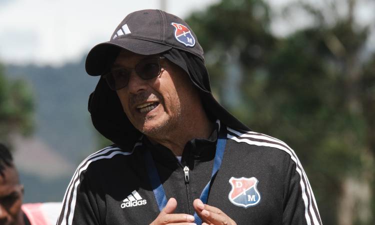 Alfredo Arias no es más el entrenador del Medellín