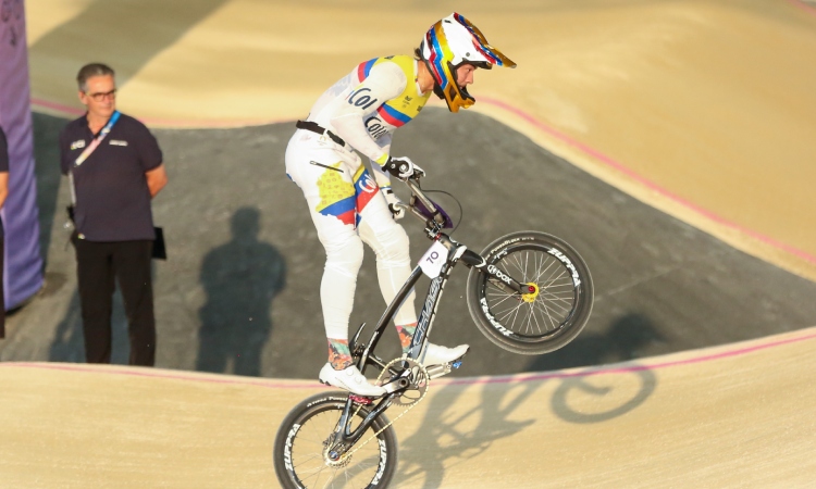 Diego Arboleda y Mateo Carmona en semifinal de BMX Racing