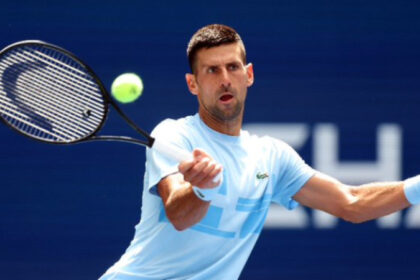 Djokovic solventa su estreno en el US Open por la vía rápida