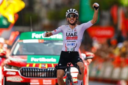 Etapa 9 Vuelta a España: Adam Yates revive al UAE