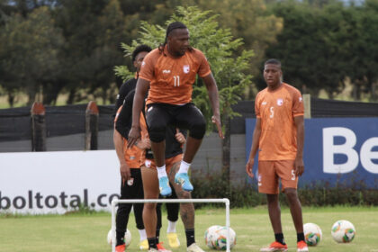 Hugo Rodallega prefirió seguir en Santa Fe y no volver a Europa