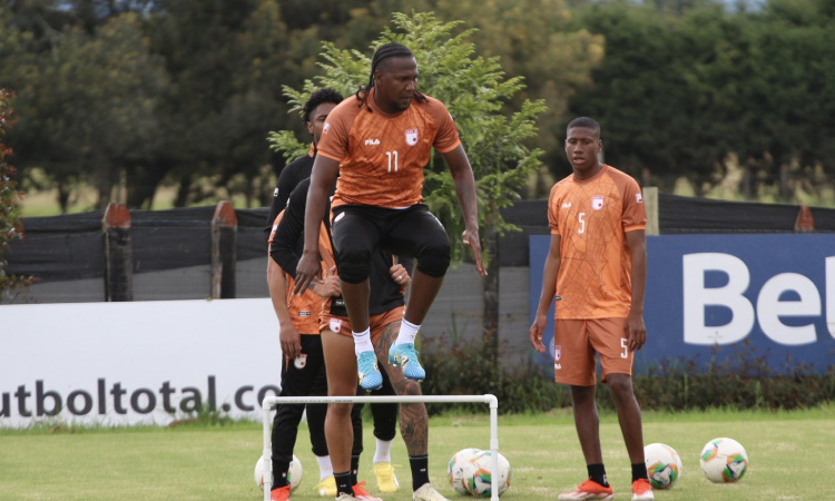 Hugo Rodallega prefirió seguir en Santa Fe y no volver a Europa