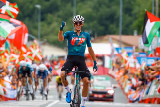 Berrade gana la etapa 18 de la Vuelta a España, O'Connor sigue líder