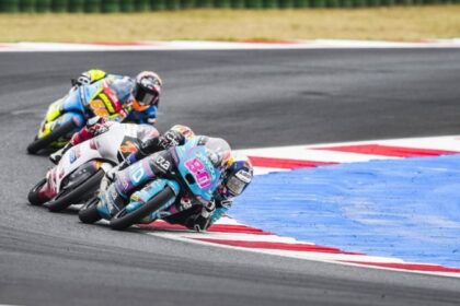 El colombiano David Alonso mantiene el liderato del Moto3