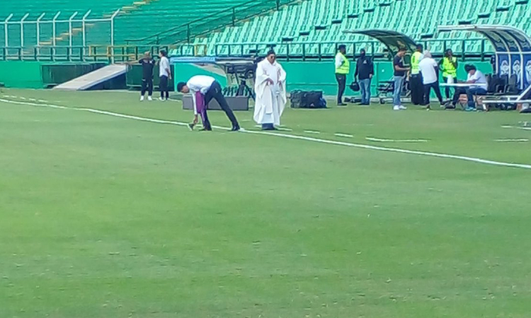 Deportivo Cali tuvo que recurrir a un sacerdote para no descender