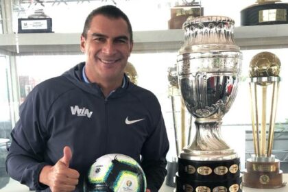 Faryd Mondragón sería asistente técnico de Farías en Junior