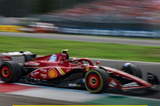 Leclerc y Ferrari triunfan en Monza