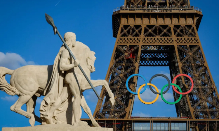 Los anillos olímpicos estarán en la Torre Eiffel hasta 2028