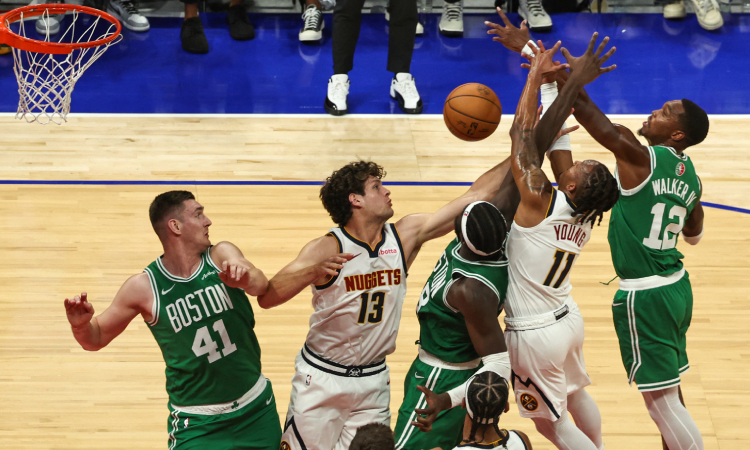 Celtics derrotan a Nuggets y logran su primer triunfo